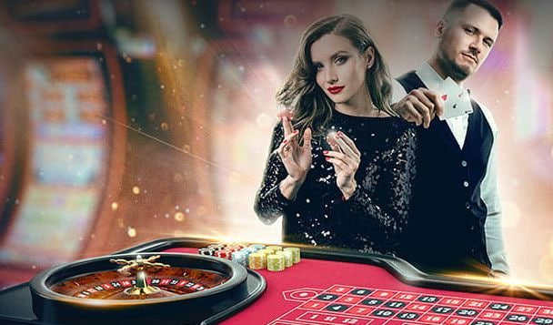 Pengguna mengakses slot online p200m slot melalui browser smartphone di Indonesia